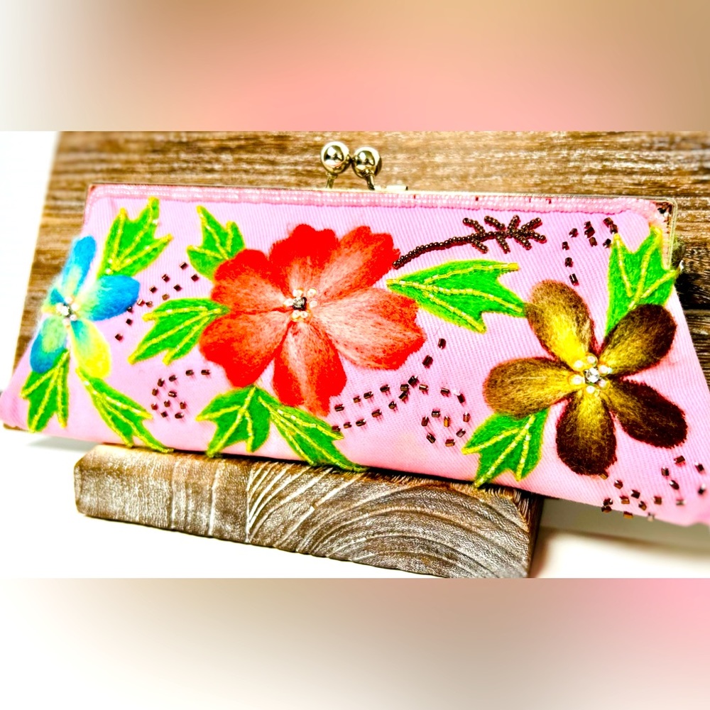 Felt Flowers & Beaded Clutch Purse 🌺🌸